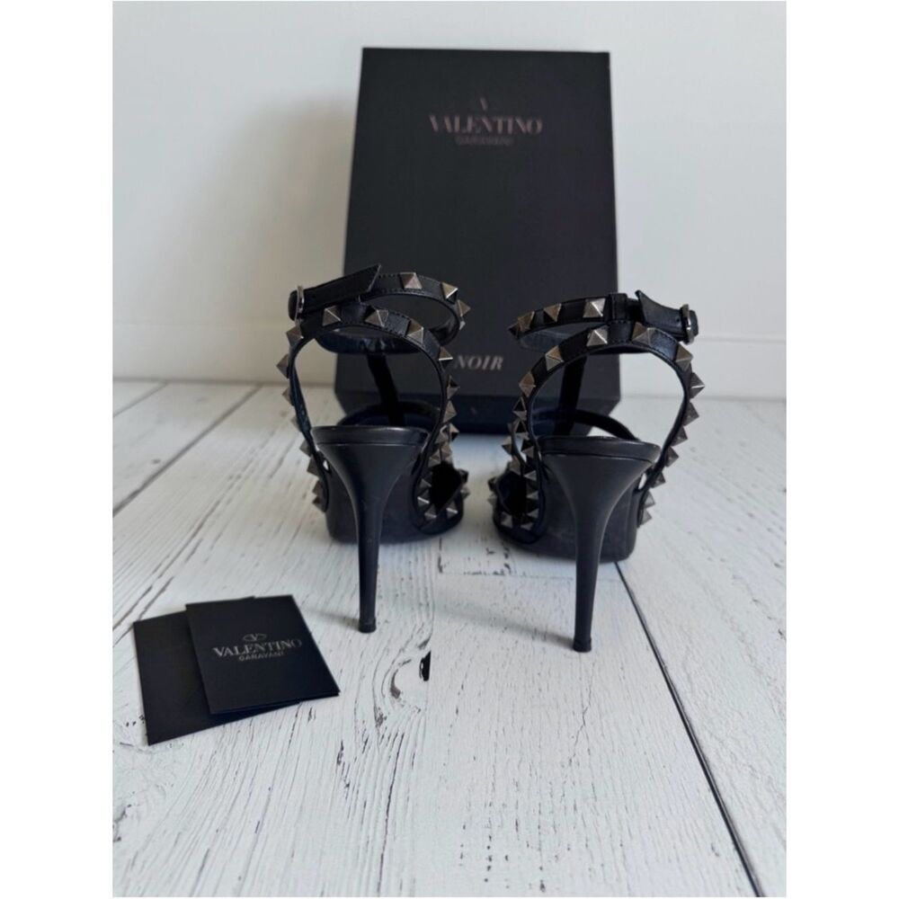 Valentino Garavani - Matte Black Rockstud Leather Pumps - Picture 6 of 7